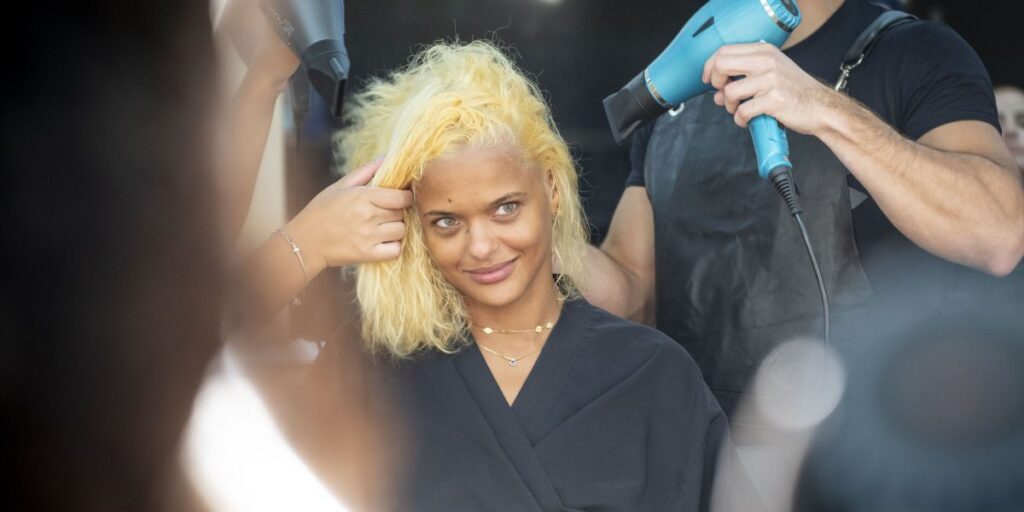 Thainá Duarte muda visual para viver Geni em novo filme de Anna Muylaert