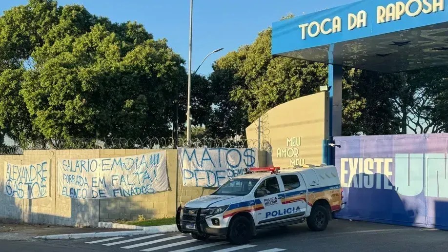 Organizadas do Cruzeiro se reúnem com Mattos e jogadores e fazem cobrança