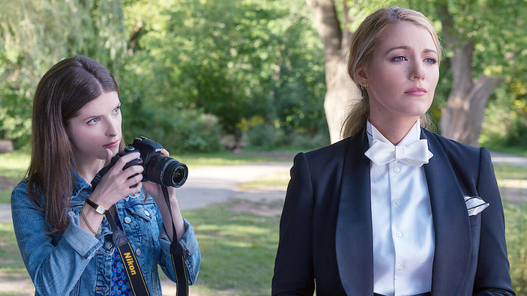 "Outro Pequeno Favor" ganha trailer com Blake Lively e Anna Kendrick; veja