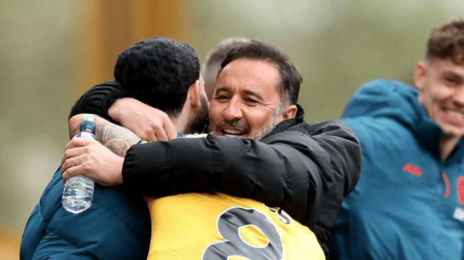 Vítor Pereira vai a bar com torcedores após vitória do Wolves