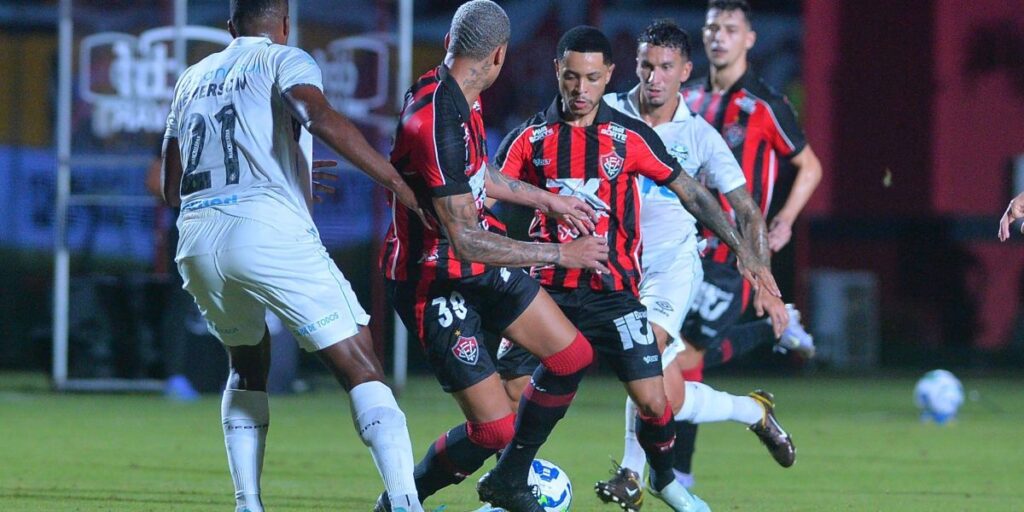 Vitória sai atrás, mas busca empate com o Grêmio no Brasileirão