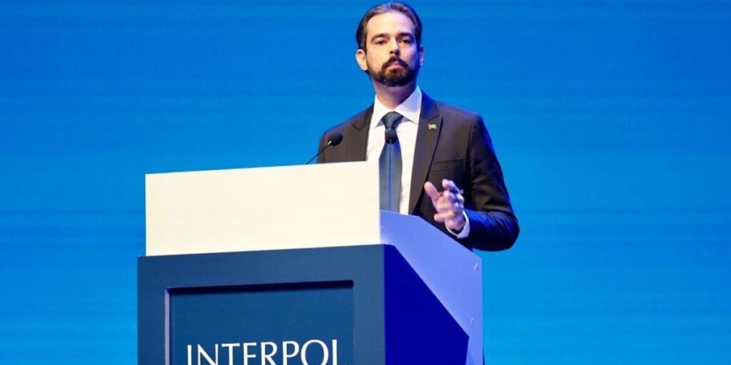 “Extremamente salutar”, avalia chefe da Interpol sobre PEC da Segurança