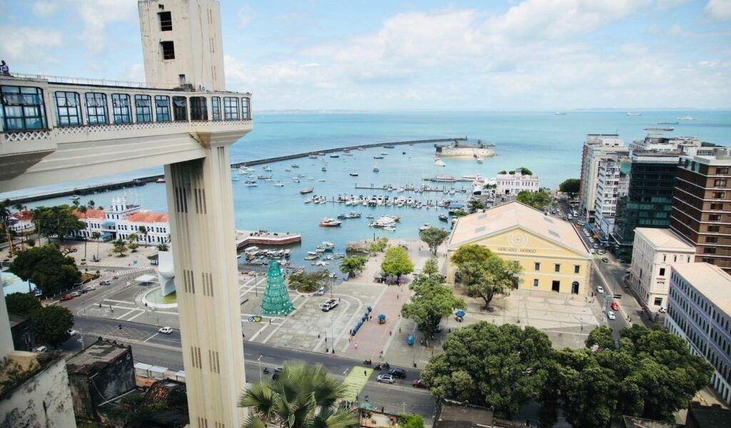 Previsão indica chuvas e céu parcialmente nublado em Salvador