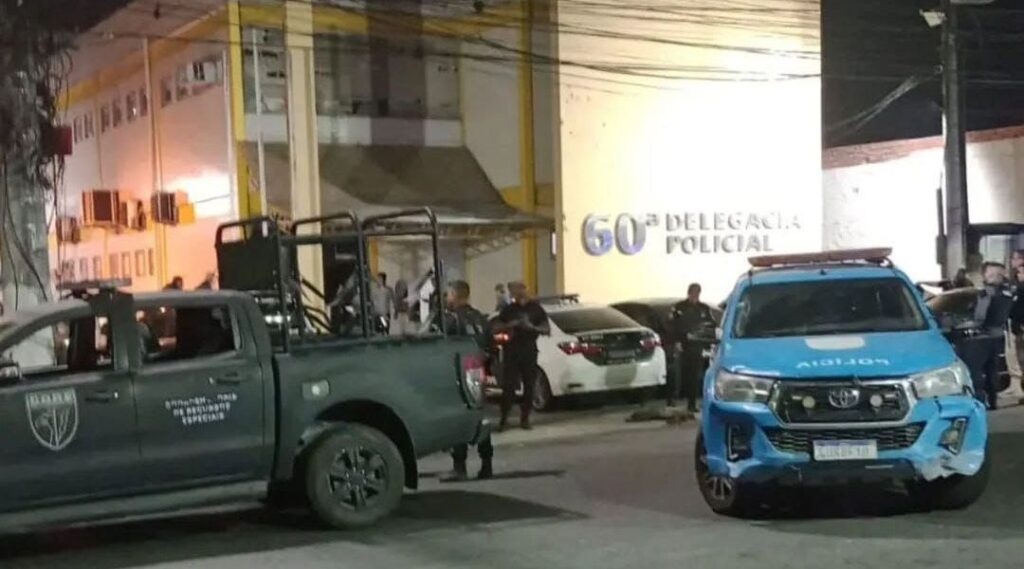 Comando Vermelho: operação contra ataque à delegacia tem 7 mortos no RJ
