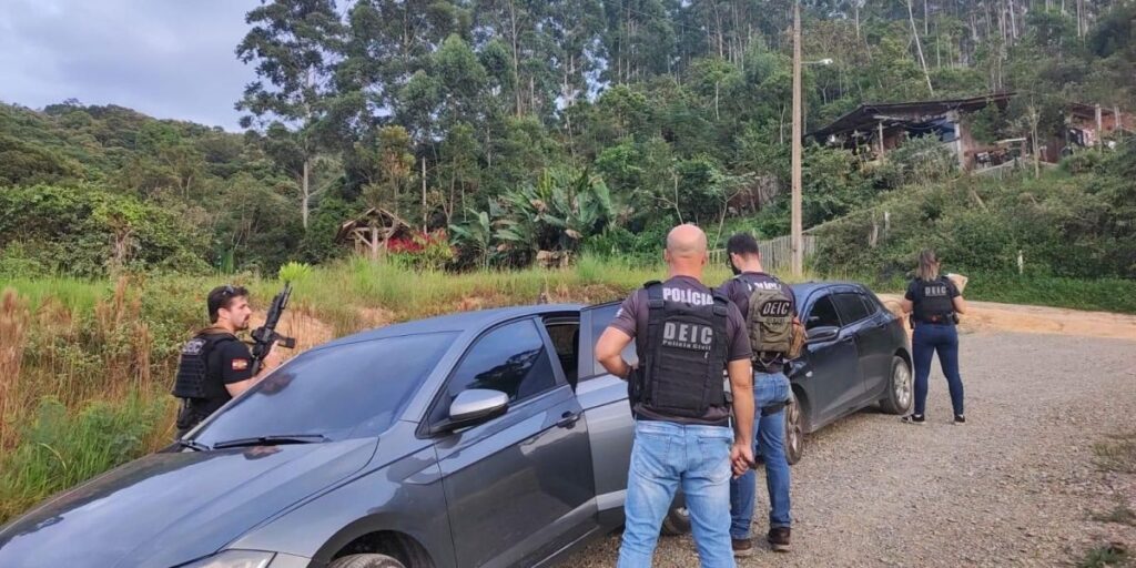 Polícia prende comparsa de estagiária de Direito que vazou dados em SC