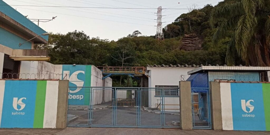 Cerca de 150 mil moradores estão sem água há 5 dias em Guarujá (SP)