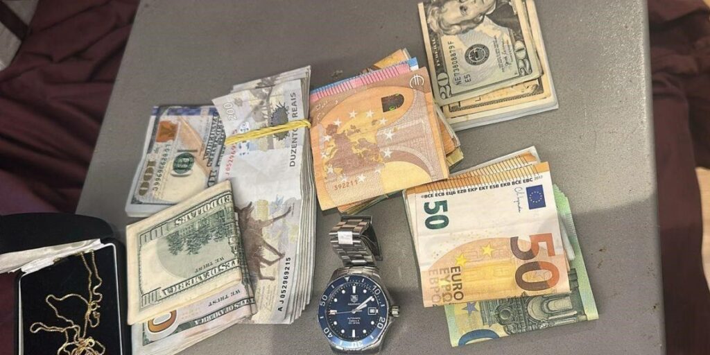 Afastado do cargo pelo STF, secretário de BH tem joias e euros apreendidos