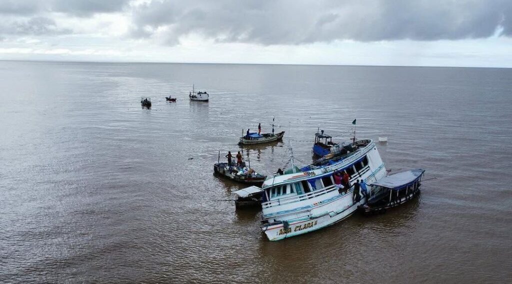 Embarcação com 60 pessoas naufraga a caminho da Ilha do Marajó, no Pará
