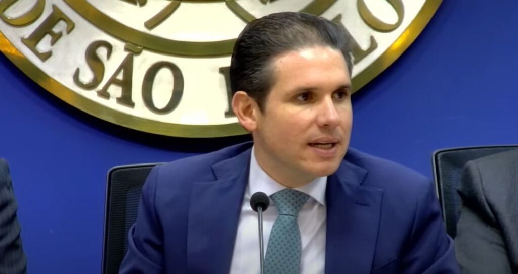 Hugo Motta rebate críticas e diz que anistia "não é pauta única do Brasil"