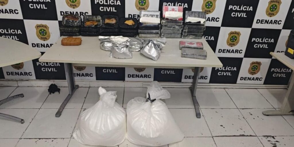Caminhoneiro é preso transportando drogas de SP para o Nordeste