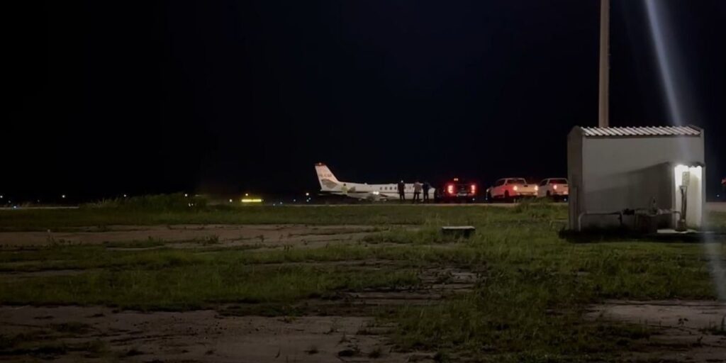 Bolsonaro embarca de Natal para Brasília em UTI aérea