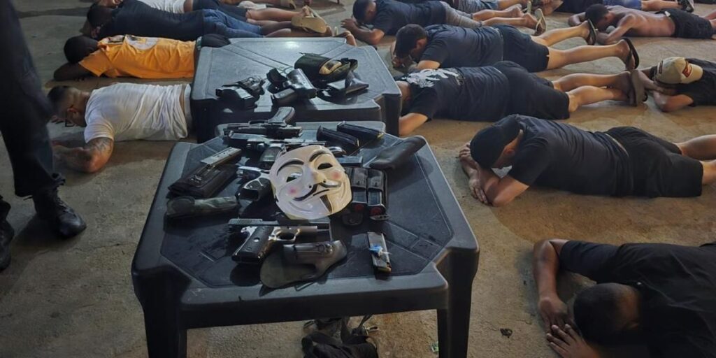 Nove milicianos são presos durante 'festa do crime' no RJ