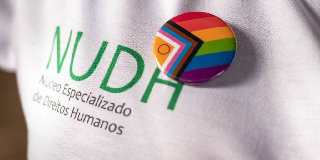 Justiça determina que plano pague cirurgia de feminização de mulher trans