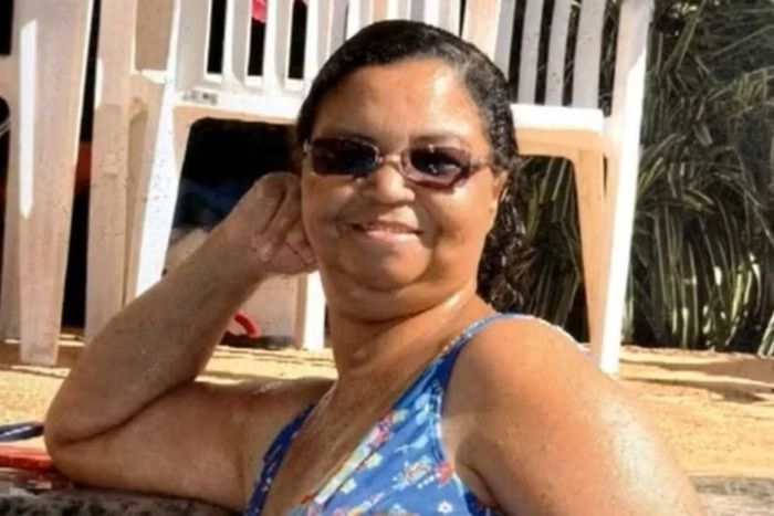 Mulher mistura produtos de limpeza para faxina, inala a substância e morre