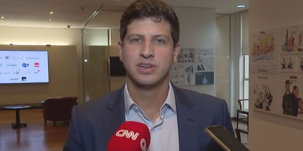 Márcio França tem confiança do PSB para 2026 em SP, diz João Campos