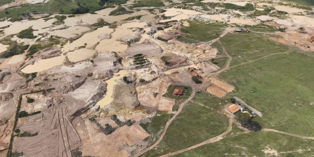 PF fecha garimpos que exploravam área equivalente a 240 campos de futebol