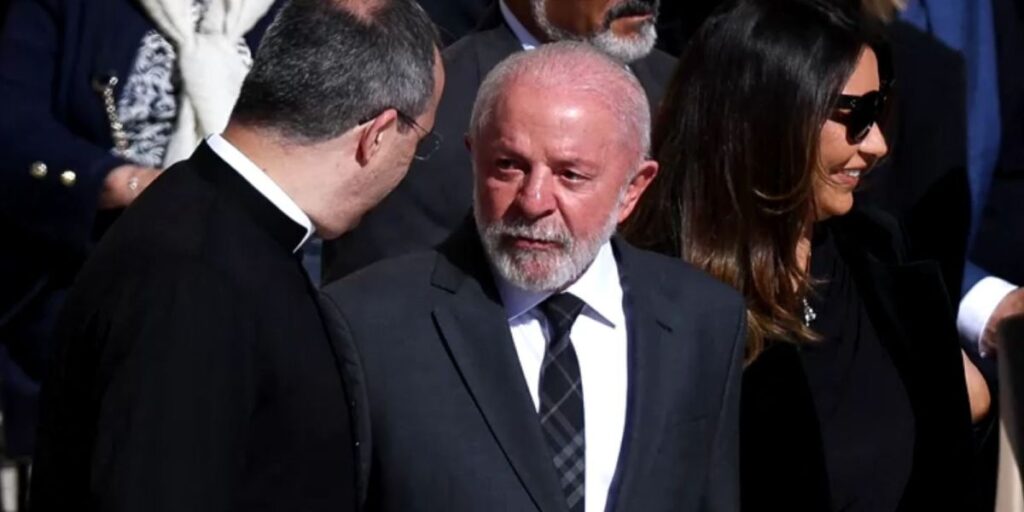 Lula chega à Praça de São Pedro para funeral do papa Francisco