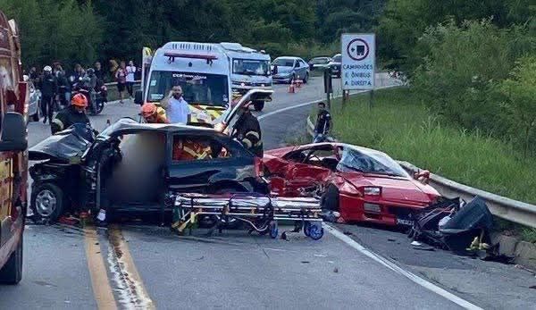 Acidente envolvendo Ferrari deixa três feridos em SP