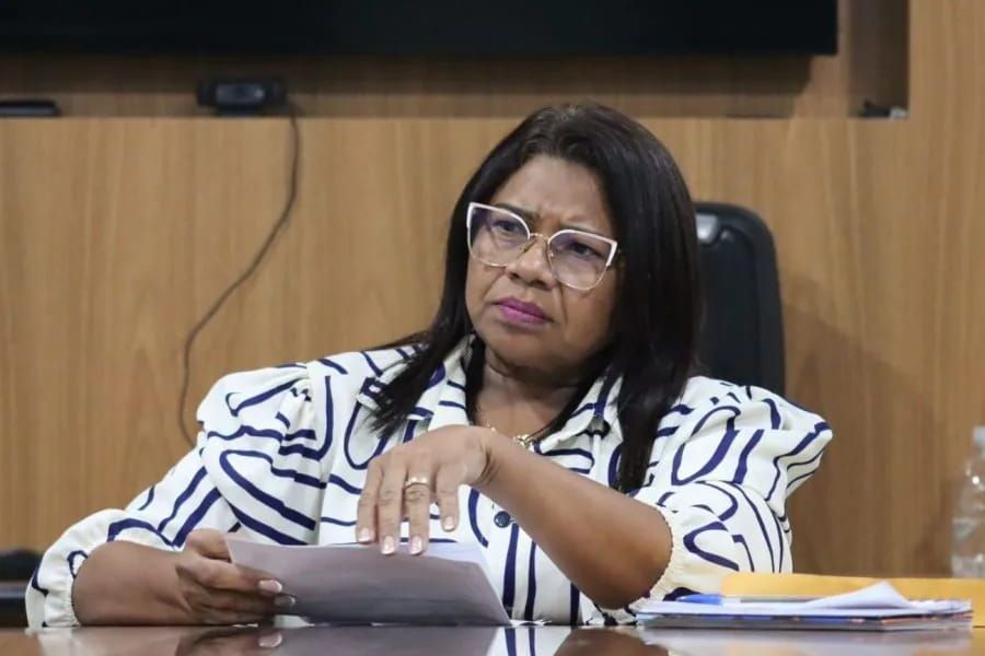 Prefeita de Parnamirim é vítima de racismo e ameaças de morte, no RN