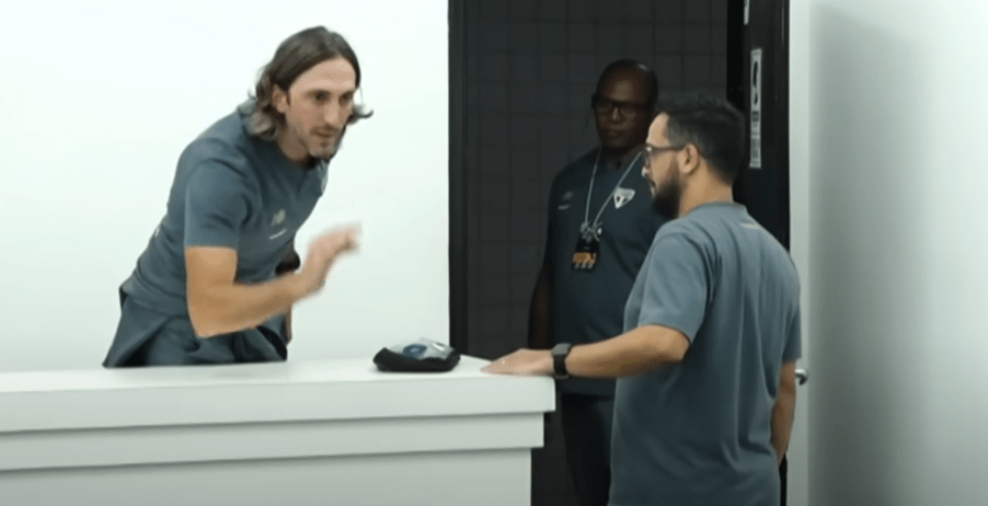 Zubeldía discute com jornalista após empate do São Paulo