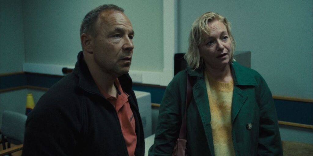 Stephen Graham se emociona com sucesso histórico de "Adolescência"