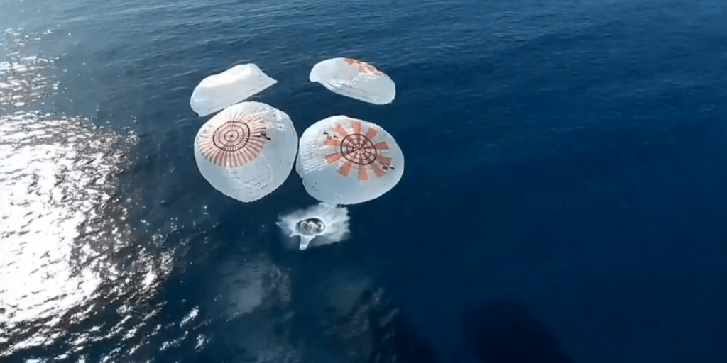 Turistas espaciais da missão da SpaceX voltam à Terra; veja o momento