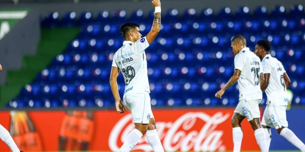 Braithwaite volta, decide e Grêmio vence Sportivo Luqueño na Sul-Americana