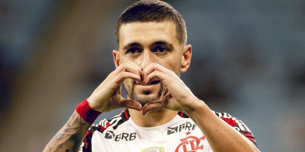 Brasileirão: Arrascaeta é o maior artilheiro estrangeiro em pontos corridos