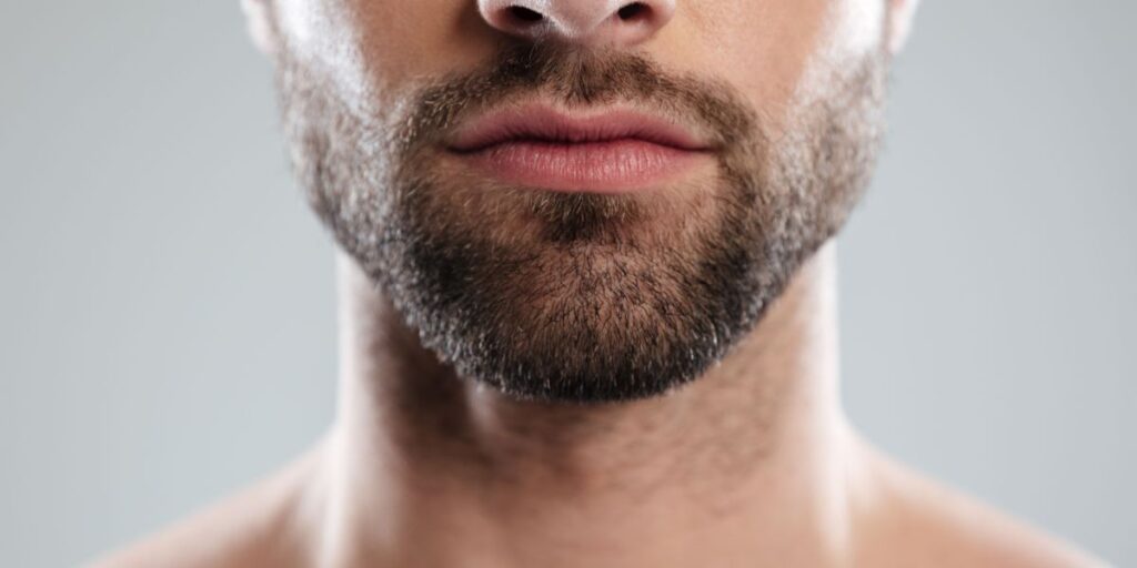 Barba ou bigode? Estudo aponta pelos faciais que mais despertam confiança