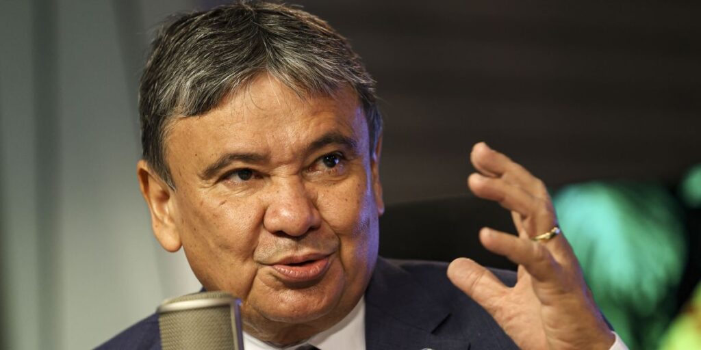 Ter carteira assinada não impede acesso ao Bolsa Família, diz ministro