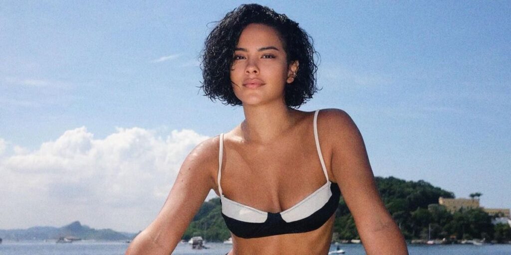 Bella Campos posta passeio de barco e elenco de "Vale Tudo" elogia: "Gata"