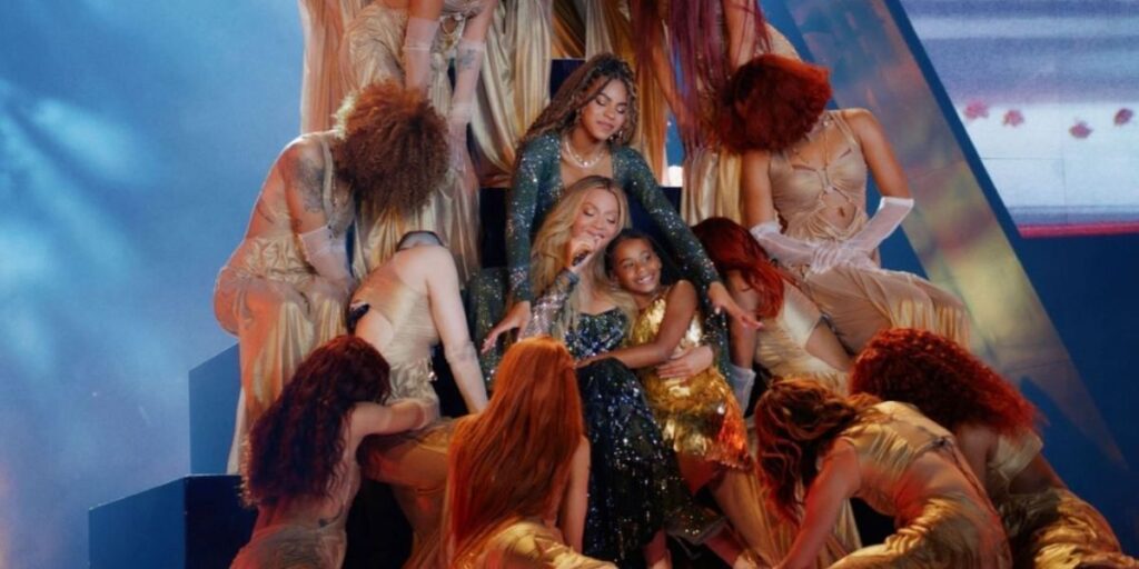 Show de Beyoncé com filhas emociona mãe da cantora: "Amor"