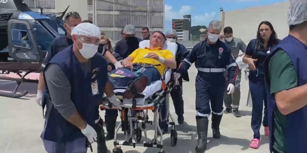 Após mais de 10h, Michelle diz que cirurgia de Bolsonaro "ainda não acabou"