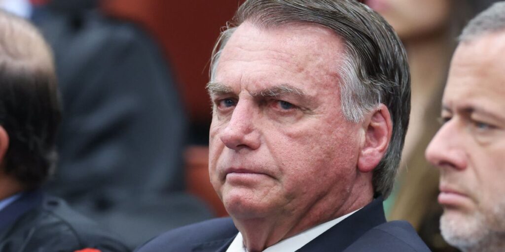 Moraes rejeita pedido para prender Bolsonaro