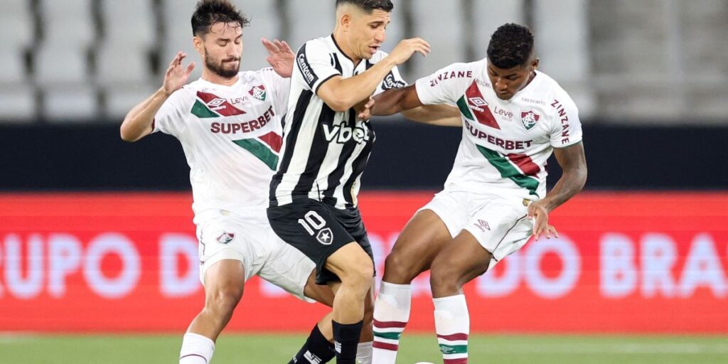 Em momentos opostos, Botafogo e Fluminense fazem clássico no Brasileirão