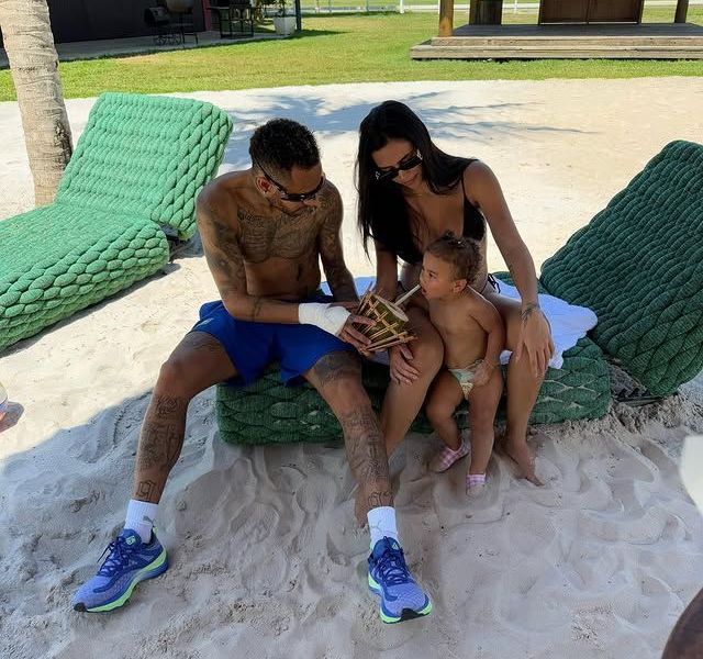 Grávida, Bruna Biancardi mostra dias com Mavie e Neymar