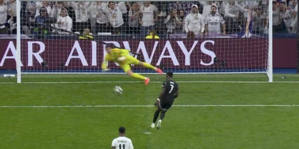 Real Madrid x Arsenal: Courtois pega pênalti de cavadinha de Saka; assista
