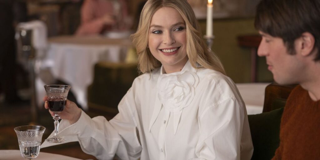 Atriz de "Emily em Paris" decide deixar série: "Explorar novos horizontes"