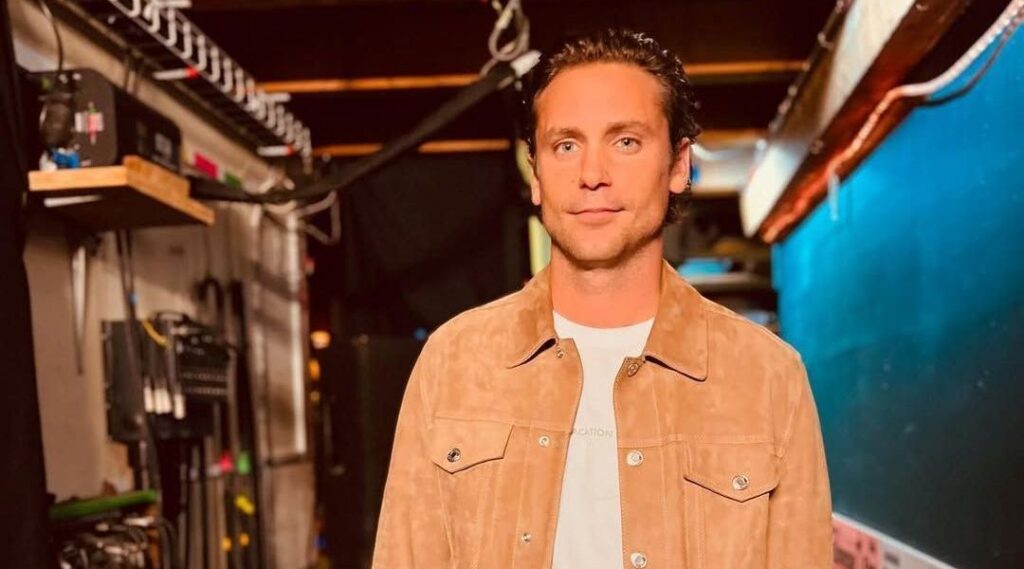 Cantor suíço Bastian Baker diz como aprendeu a falar português