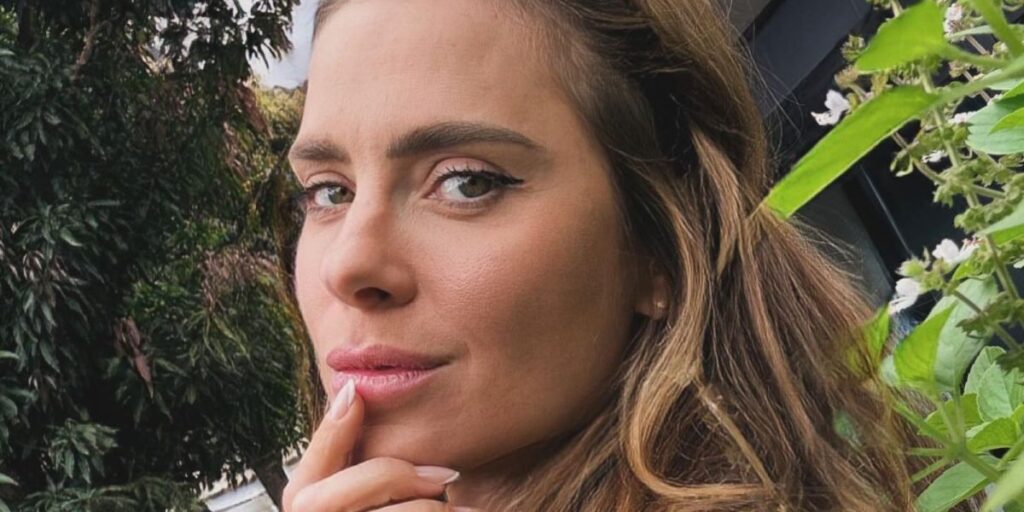 Carolina Dieckmann relembra alcoolismo da mãe: "Ficou 10 anos num buraco"