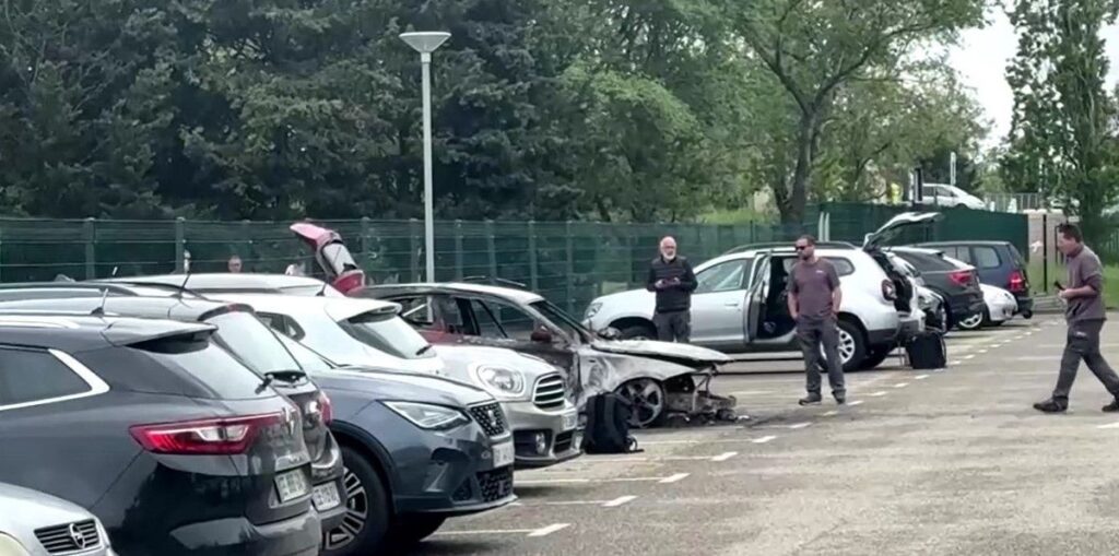 Carros são incendiados em nova onda de ataques contra prisões na França