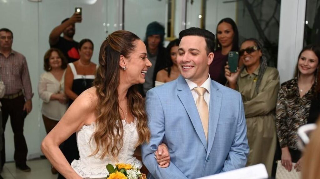 Casamento de Silvia Abravanel e Gustavo Moura é exibido ao vivo na TV