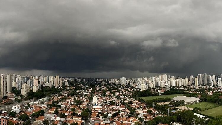São Paulo deve ter chuva forte de novo nesta terça-feira (1º)