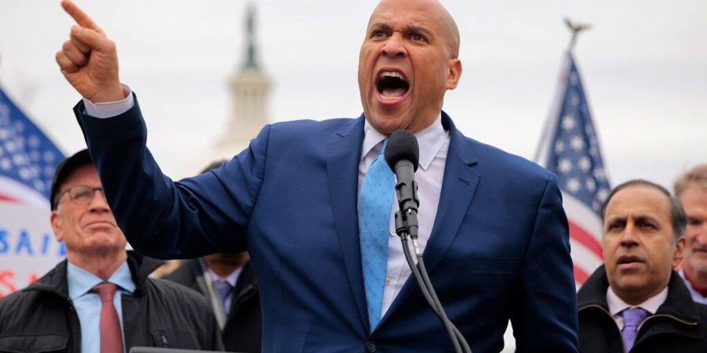 Saiba quem é Cory Booker, senador que discursou por mais de 25h nos EUA