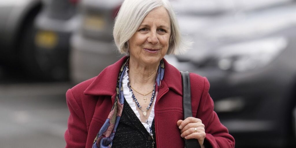 Mulher britânica é considerada culpada de violar zona de proteção ao aborto