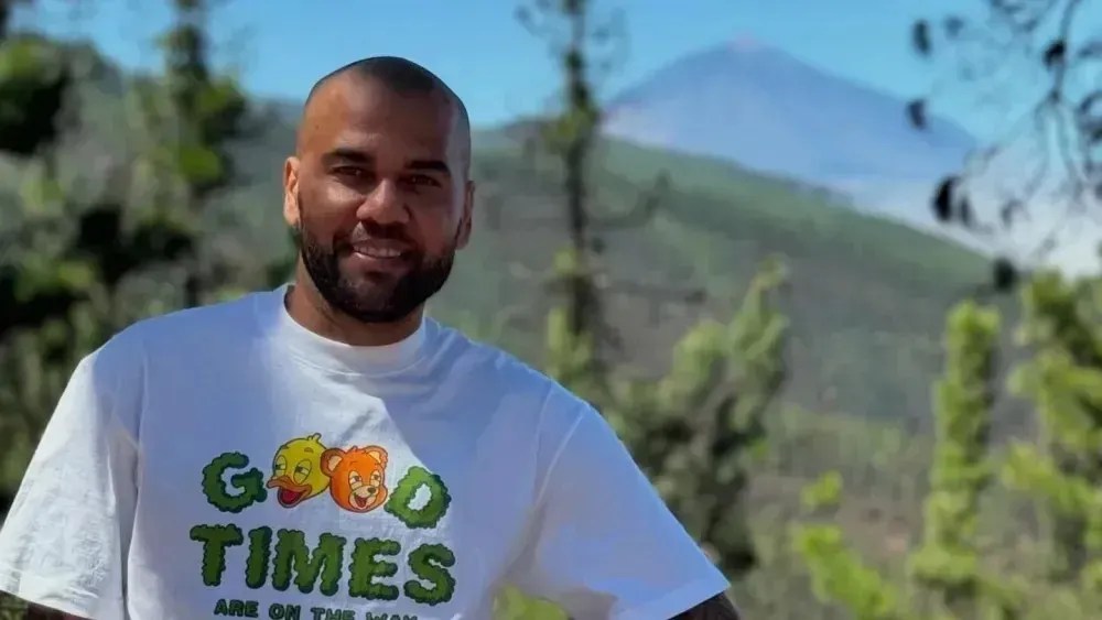 Daniel Alves mora em em ilha paradisíaca, vira “coach” e abre empresas