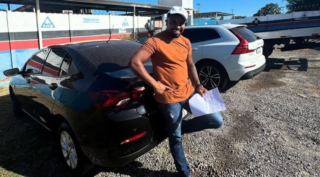 Davi Brito debocha de "prisão do carro" após ser flagrado dirigindo bêbado