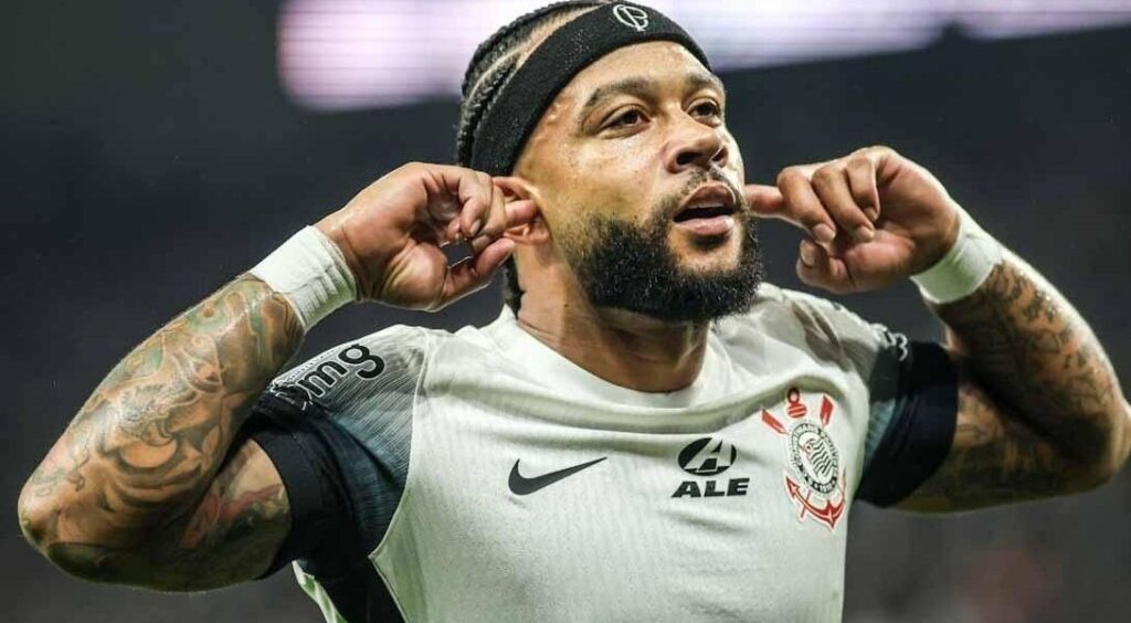 Estreante no Maracanã, Memphis Depay vai encarar casa cheia contra Flamengo