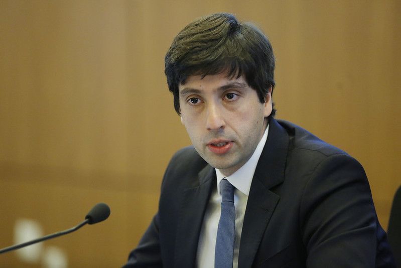 Guillen diz que moderação do crescimento faz parte do cenário base do BC