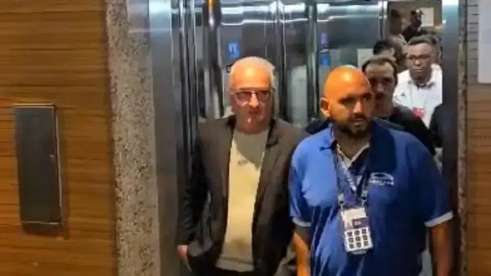 Dorival Júnior marca presença em Flamengo x Corinthians no Maracanã